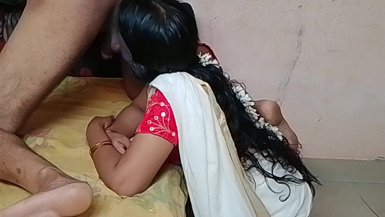 Skydreem1104: Sari si gadis kerala malayalee lagi asik nikmatin kontol suaminya...
