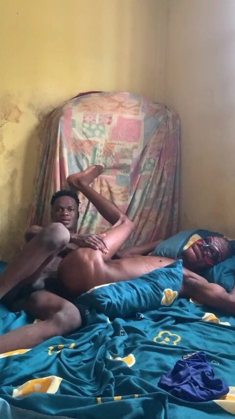 Honeyslim: É a primeira vez que ele fode um cara como...