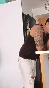 我在他外出工作时操我继兄弟的老婆