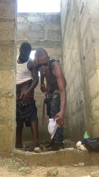 Dickass3x: 和我的黑人胖美女朋友在一栋无法完成的建筑中快速后入