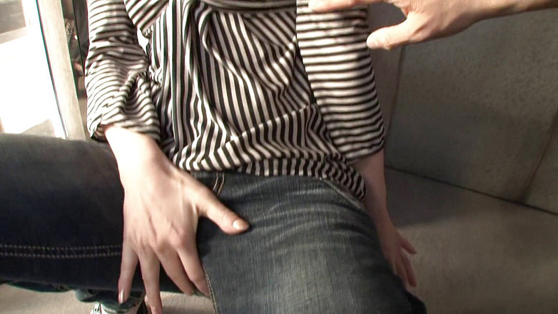 Asian Public Sluts: काले बाल वाली एशियाई बेब अपने प्राकृतिक स्तन दिखाती है - भाग 1