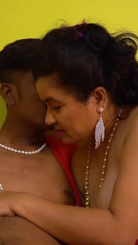 Young Raja Babu Fucking His Beautiful Maid at His Chamber