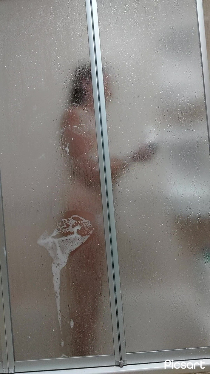Softbrattypuppy: Mírame en la ducha sin que yo lo note