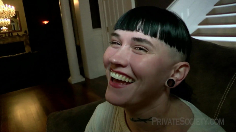 Private Society: Uma aberração tão bonita