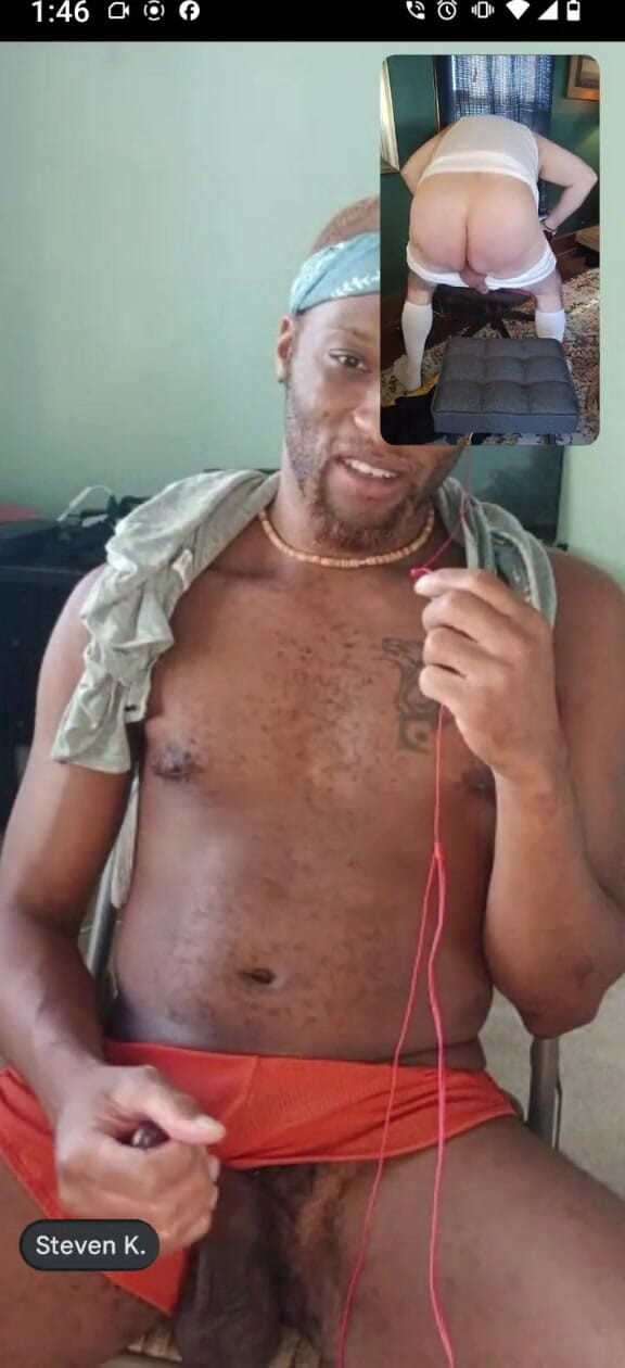 beardaddychub: Beccato a masturbarsi in cam