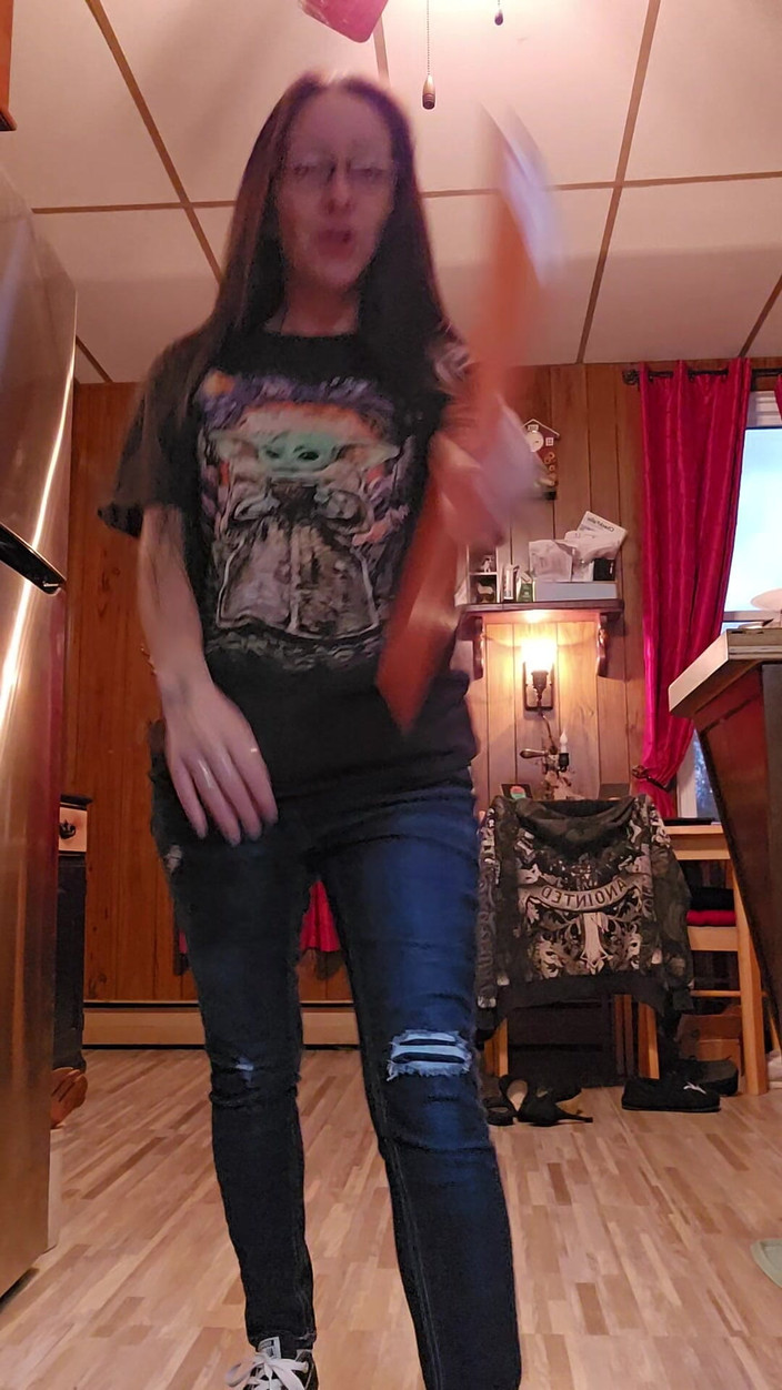 Raven Willow: Đừng làm phiền tôi trong văn phòng