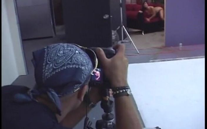 Porncentro: 观看成人 DVD “火辣婊子们 3” 的剪辑场景