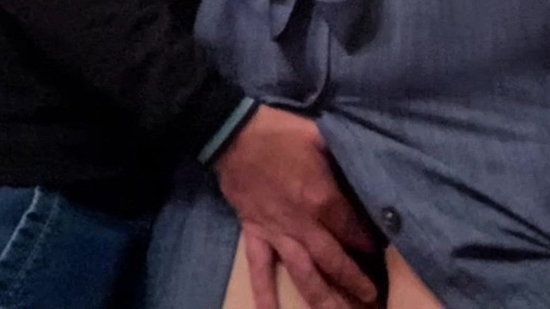 Niki studio: 地下鉄で仕事をする前に見知らぬ人がエッチな熟女を指で弄った