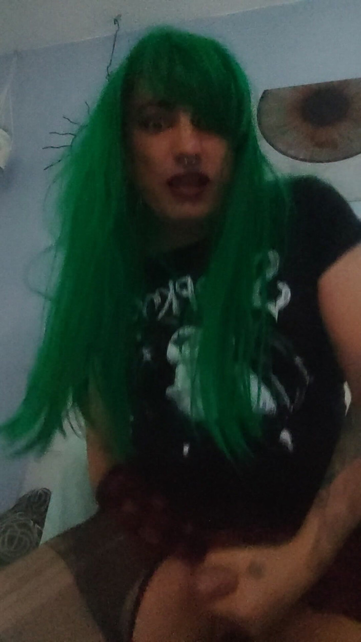 Alicia Moonkalation: Waria Punk Jerman Memberikan Merangkap Solo