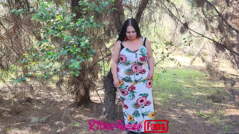 Riderqueen BBW Step Mom Latina Ebony: Riderqueen 户外：户外粉丝的视频