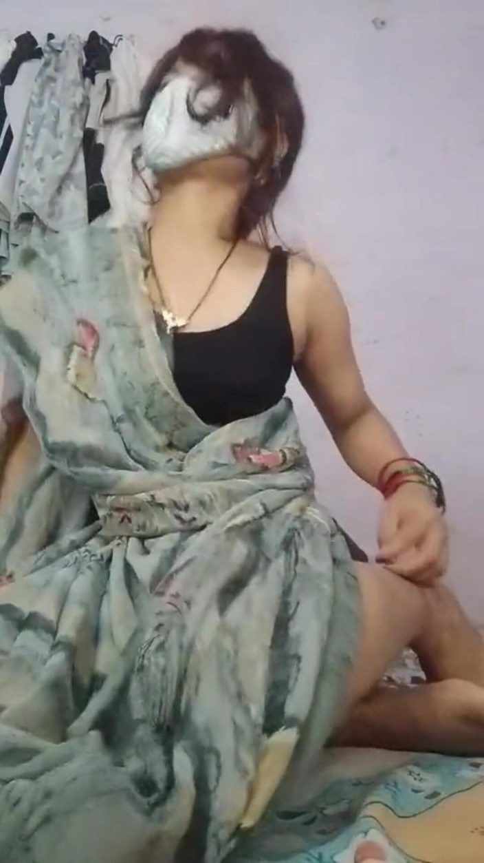 Nunu: Aku lagi asik muasin memekku pakai mainan seks