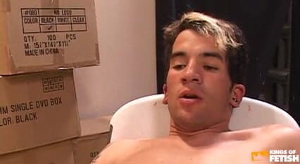 Gay Diaries: Tetovaný chlap šuká hluboko do zadku agenta na porno castingu