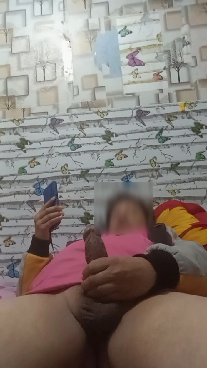 Talahib23: Teman baik anda yang suka melancap semasa menonton tetek.