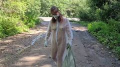 Juli Smith Meow: Dobře, trochu jsem uklízela v lese. Nepodléhejte, protože nahé dívky...