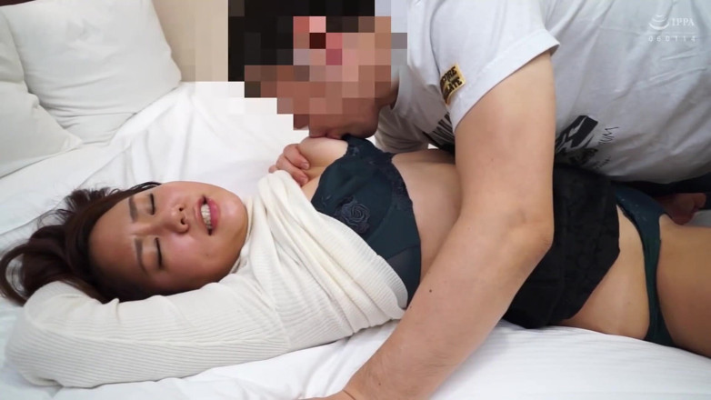 Raptor Inc: Las mejores amas de casa con tetas que enloquecen a...