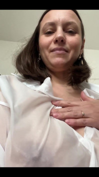 Deixe-me molhar suas roupas com minha fonte quente