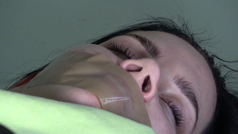 Anna Sky: Vacker mumifierad Anna kan inte hindra sig från att komma