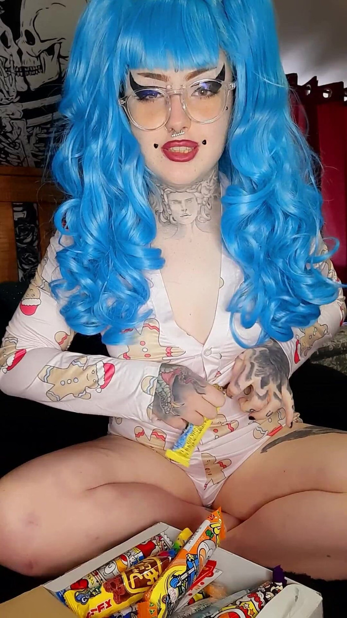 Yourfavecumslut: Manger des bonbons japonais