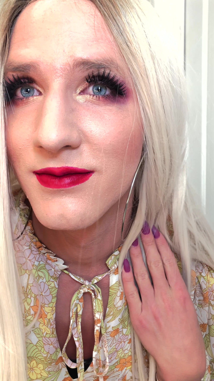Sissy Bailey Wilde: Travesti dans différentes tenues
