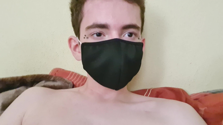 Prettyboi2000x: Transflicka knullar sin tajta röv med enorm dildo - Prettyboi2000x