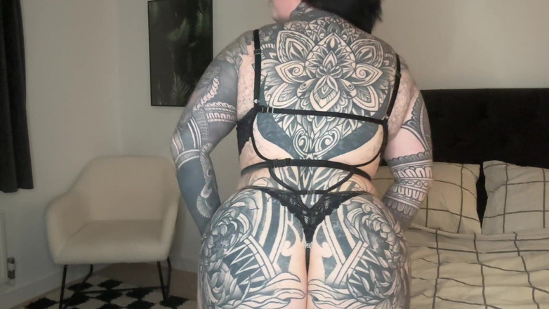 Miss Valentina: Татуированная богиня- тур