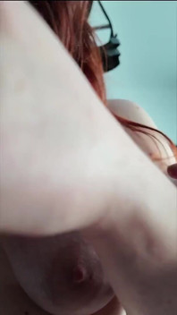 Bondage des seins, pince à tétons, fessée
