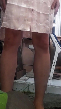 Abito da pigiama in raso Fetish travestito masturbazione con sborrata parte 2