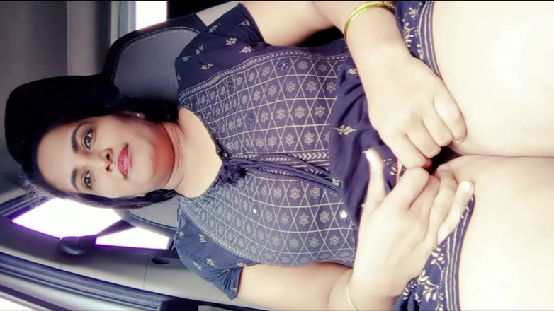 Your Arya: Une petite amie indienne à gros nichons se fait baiser en...