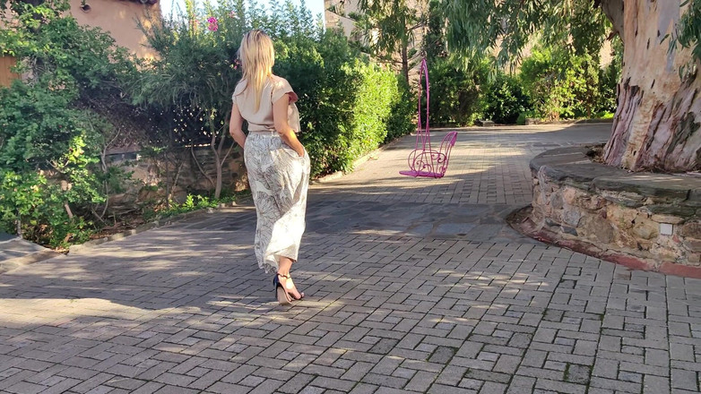 Goddess Lena: Bewundere Mich in Meinem Garten