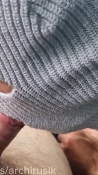 섹스하는 동안 그의 거대한 자지를 빨아주는 방법을 아는 밀프 정액 Sissy Femboy