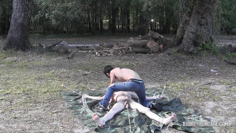 Bad boys bootcamp: Damien wordt zapped op het tarp