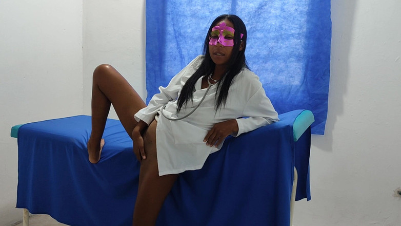NEGRITA SEXY: Porno d’infirmière réel ! Une Indienne se touche sensuellement avant de...