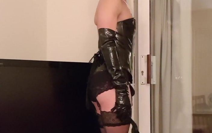 Jessica XD: A message from Mistress Jessica... wearing her pvc corset, long...
