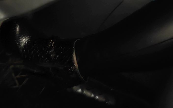 Princess18_: Schnelles fahren, leder, high heels 4k