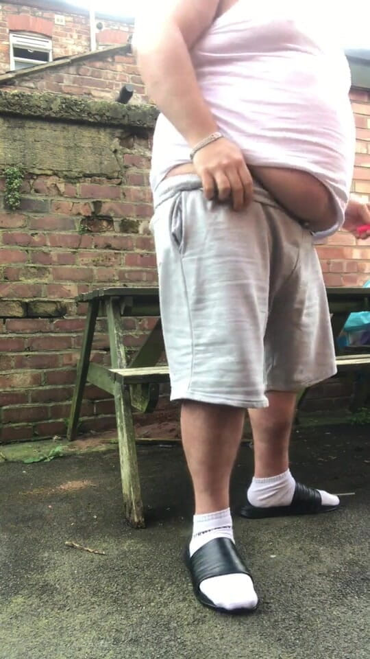 B A Bear: Fat Dad Smoking &amp; Wanking in the Alley