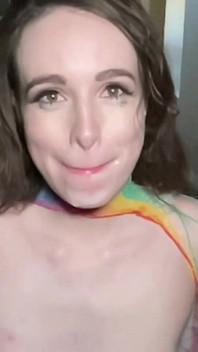 Baba kanala bantlanmış sürtük Brooke Johnson'ın amına işiyor