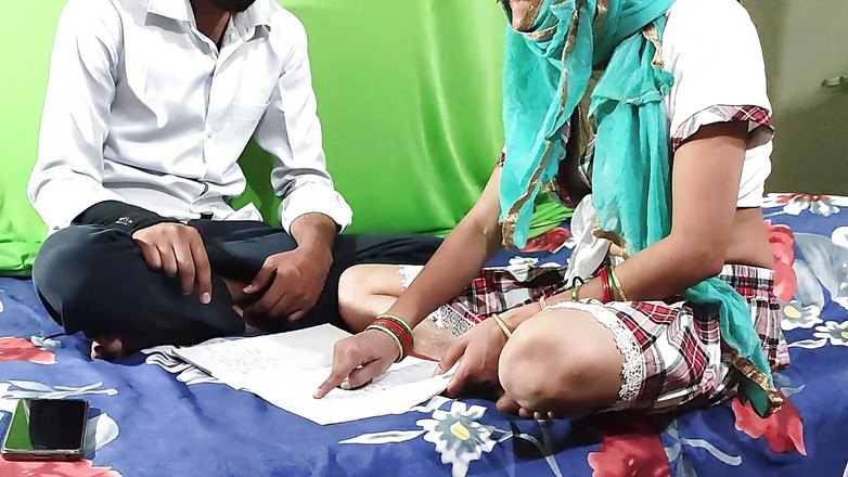 sakshi_raniii: Sexy indická desi studentka Sex s jejím učitelem Tution Velmi...