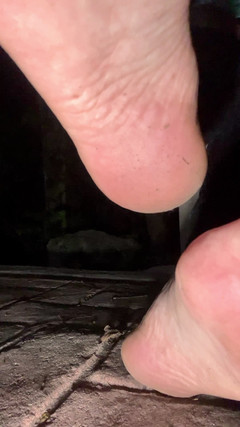 Jasmine Flowers: Smyslné uspokojení s bosou nemravnou