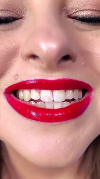 Vreemdgaan met de rode lippen van de secretaresse