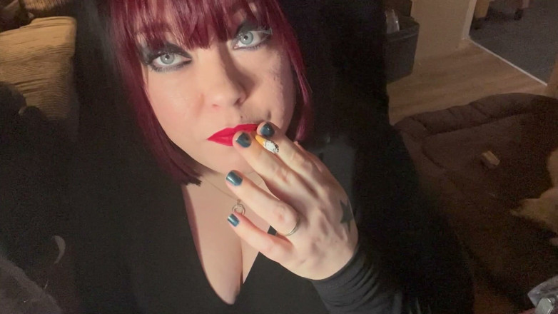 Tina Snua: Brytyjska tarta Tina Snua Holowniki na jej dziarskie sutki i łańcuch...