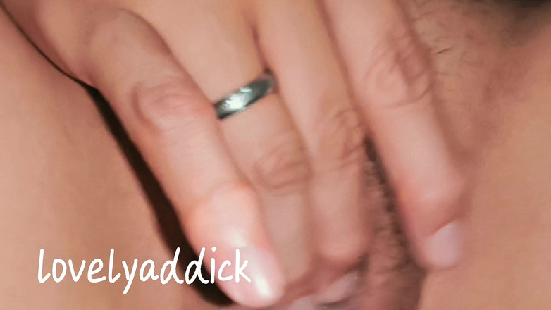 Lovelyaddik: Filipina kåta rör vid sig själv med stönande