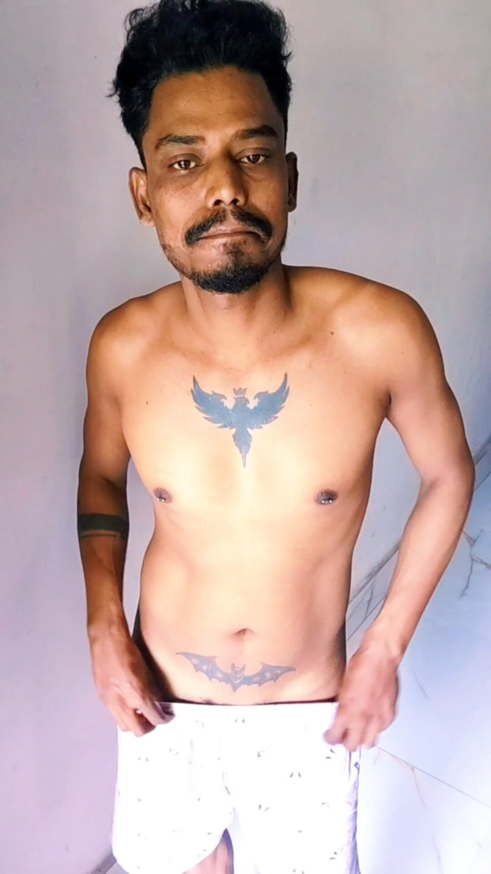 Alick Das: กางเกงในดึงลงลูบควยแข็งของกู