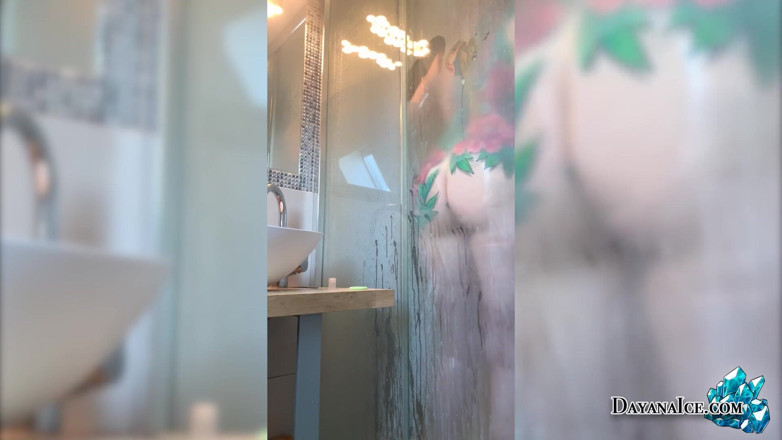 Dayana Ice: Natural tits babe jerk off in shower