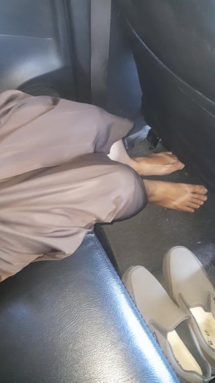 Naomisinka: Crossdressing masturbiert mit frau Glänzende schuluniform, Seragam pramuka