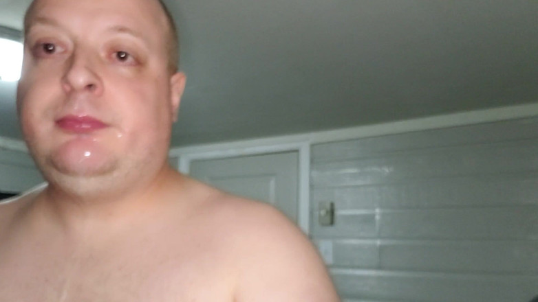 Charlieboy69: Gola profonda con un enorme dildo da 11 pollici - scopata in...