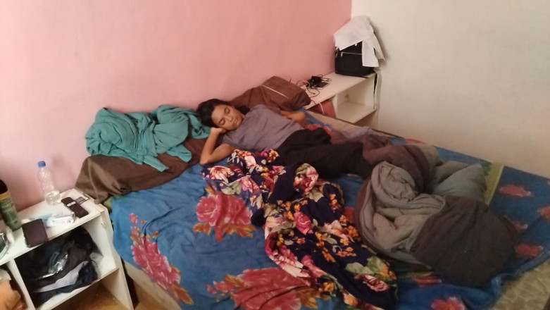 LeoOgro: मीठी जैस्मीन सैन्टाना लियो ओग्रो के लंड पर गांड के साथ बैठती है।