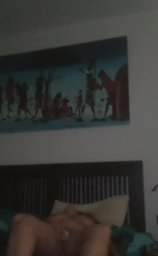 Mavi Burbujita: Zralá vdova osamělá masturbuje v hotelu po manželově pohřbu