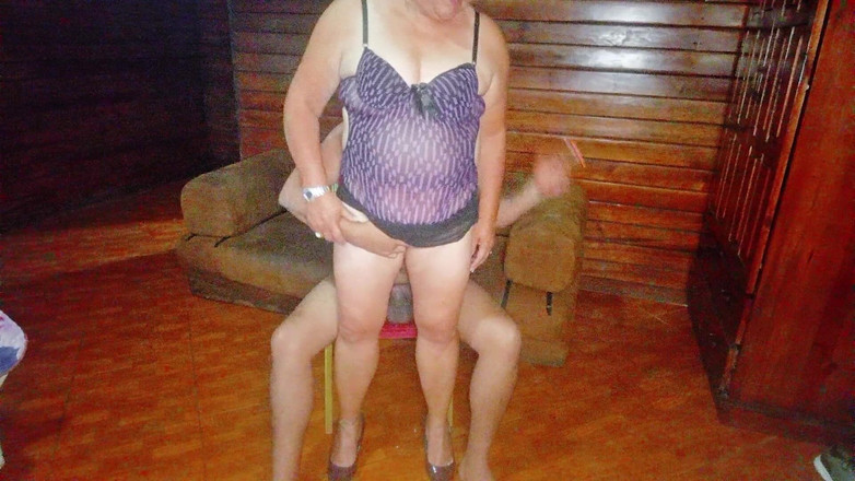 Sofixxx: Madura Stepgranny chupando meu pau e dançando sexy