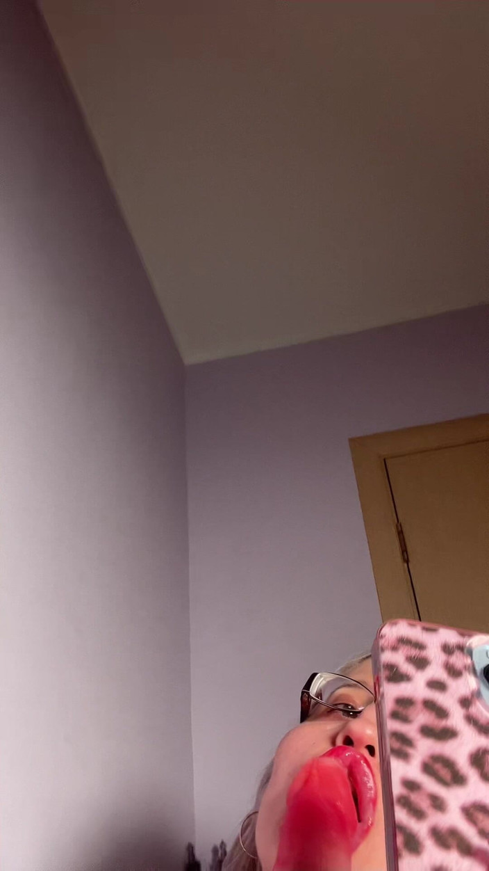 FinDom Goaldigger: 丰满的眼睛巨乳假阳具口交lipgloss joi