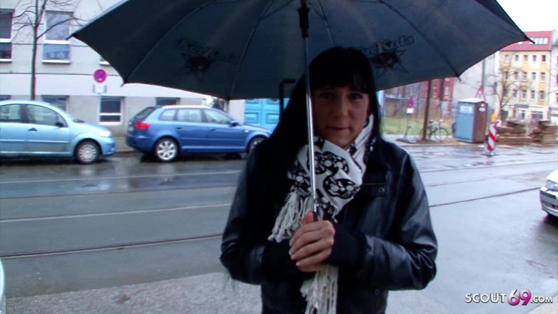 Full porn collection: Niemiecka milf i bez prezerwatywy ruchają się z nieznajomym na...